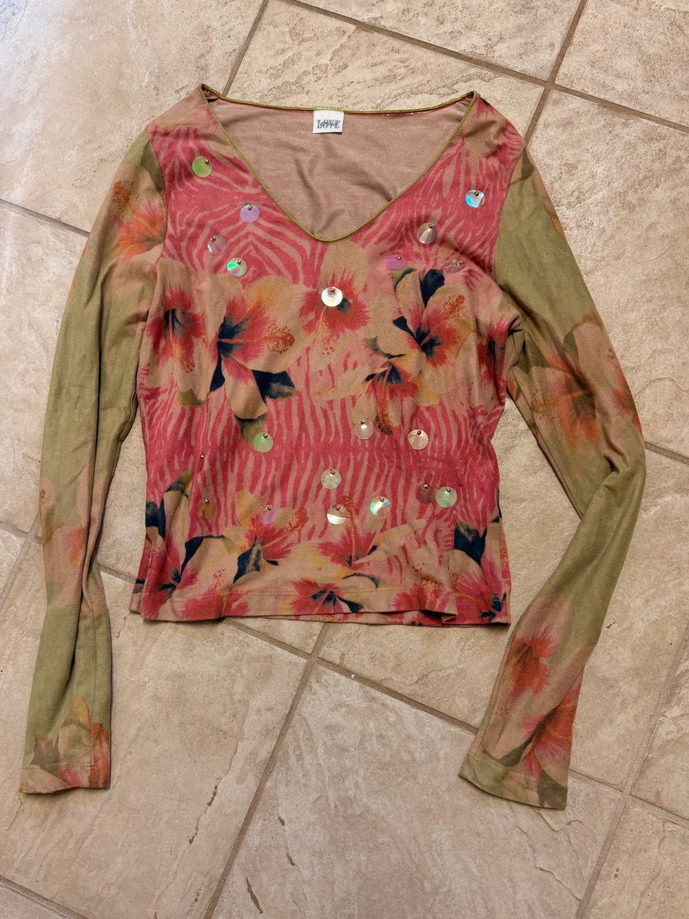 LOVE AMOUR Floral top